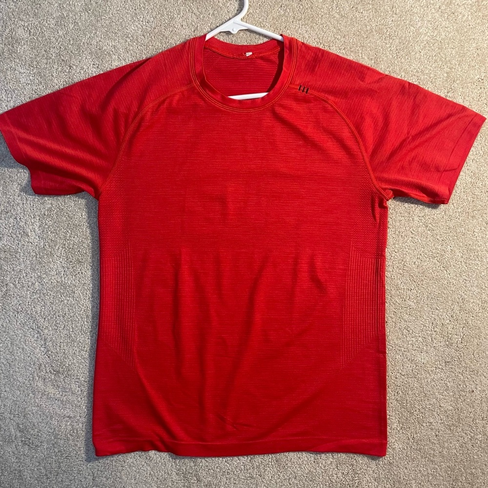 Lululemon Men’s Metal Vent Tech Short Sleeve Shirt Medium (Red)